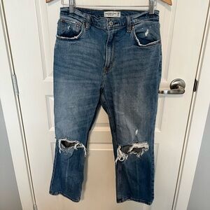 A&F Ankle Straight Ultra High Rise Distressed Denim ✨